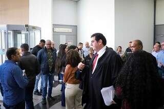 Por falta de qu&oacute;rum, j&uacute;ri de r&eacute;us que mataram vizinho espancado &eacute; adiado
