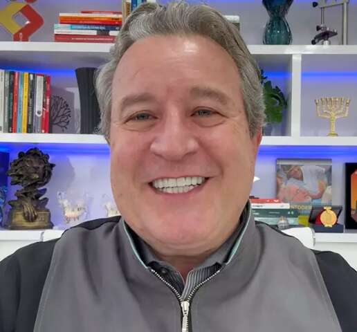 Sorriso renovado: plenitude com implantes dent&aacute;rios