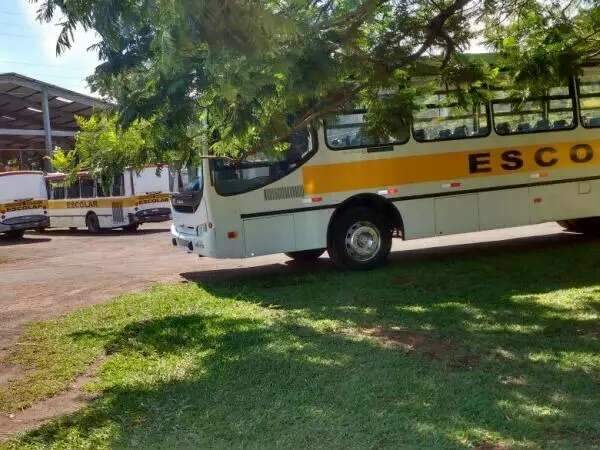 Falta de pagamento a terceirizados deixa alunos sem transporte escolar