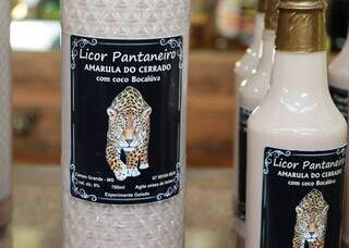 Andr&eacute; serve licor de bocaiuva, pequi e milho em homenagem a MS