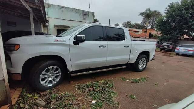 Pol&iacute;cia localiza caminhonete usada por brasileiro em atentado na fronteira