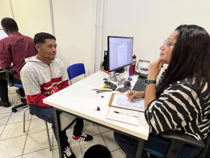 Em seis meses, Sala do Migrante encaminha 343 estrangeiros para empregos em MS