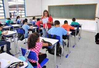 Pais de crianças autistas firmam acordo com Semed sobre seleção de professor Pais de crianças autistas firmam acordo com Semed sobre seleção de professor