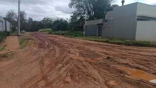 Moradores cobram promessa antiga de asfalto e denunciam abandono de ruas 