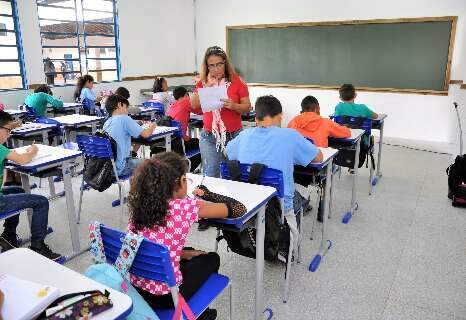 Pais de crian&ccedil;as autistas firmam acordo com a Semed sobre sele&ccedil;&atilde;o de professores