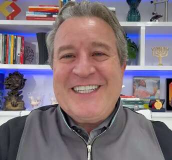 Sorriso renovado: plenitude com implantes dent&aacute;rios