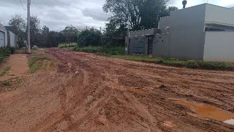 Moradores cobram promessa antiga de asfalto e denunciam abandono de ruas 