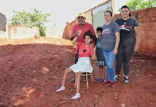 Ap&oacute;s 8 meses, fam&iacute;lia enfim entra em casa reformada por influencer