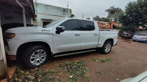 Pol&iacute;cia localiza caminhonete usada por brasileiro em atentado na fronteira