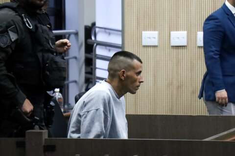 R&eacute;u chora e afirma que matou esposa sem querer: &ldquo;arma disparou sozinha&rdquo;