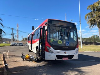 Moto apaga na Zahran, &eacute; atingida por &ocirc;nibus e arrastada at&eacute; terminal 