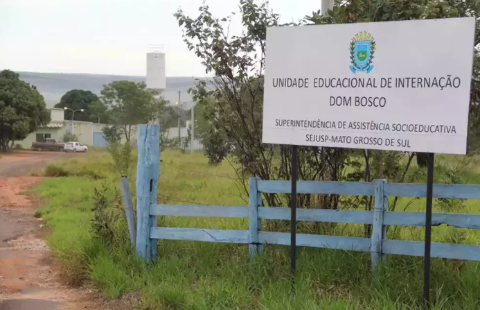 Adolescentes fogem de viatura durante escolta para atividade externa