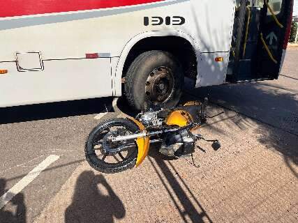 Moto apaga na Zahran, &eacute; atingida por &ocirc;nibus e arrastada at&eacute; terminal 