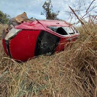 Motorista morre preso embaixo de ve&iacute;culo ap&oacute;s capotamento na rodovia 