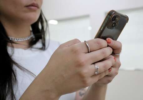 Stalker usa link para invadir celular e ouve at&eacute; conversas de mulher na terapia