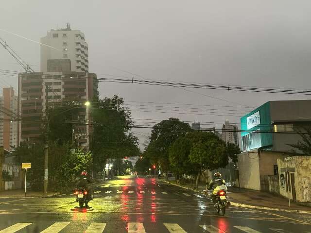 Chuva leve anuncia chegada de frente fria em Campo Grande