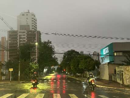 Chuva leve anuncia chegada de frente fria em Campo Grande