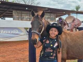 Crian&ccedil;as e fam&iacute;lias encontram amizade e terapia em esporte novo, o Ranch Sorting