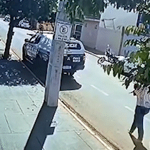 M&atilde;e corre para quartel e PM salva beb&ecirc; que engasgou com leite