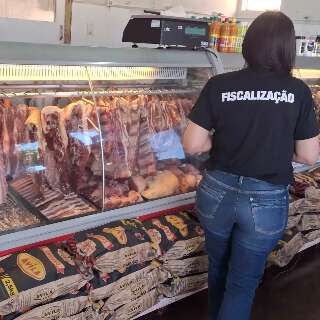 Veja sinais de carne ruim que podem acabar com churrasco do Dia dos Pais