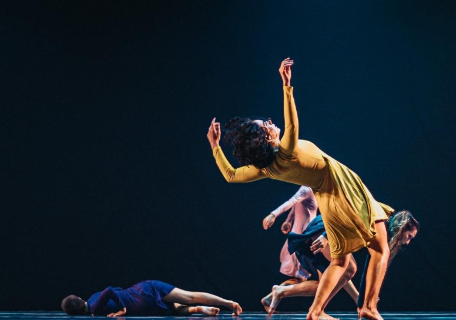 Teatro e dan&ccedil;a se unem para falar sobre viol&ecirc;ncia contra a mulher 