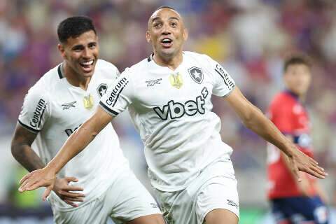 Botafogo domina Fortaleza e vence por 5 a 0 no Castel&atilde;o