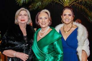 Grupo de mulheres faz baile de gala para ajudar reforma de hospital