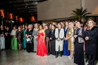Grupo de mulheres faz baile de gala para ajudar reforma de hospital