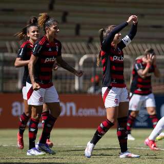Flamengo vence Palmeiras e sai na frente em duelo pelo Brasileiro Feminino