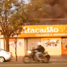 Inc&ecirc;ndio destr&oacute;i loja de cal&ccedil;ados na Avenida Gury Marques