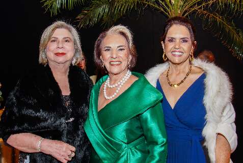 Grupo de mulheres faz baile de gala para ajudar reforma de hospital