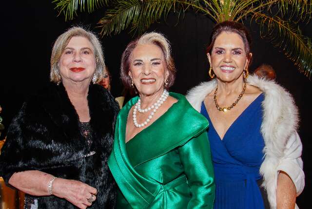 Grupo de mulheres faz baile de gala para ajudar reforma de hospital
