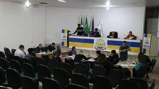 C&acirc;mara paga sal&aacute;rio de R$ 11 mil para funcion&aacute;ria de servi&ccedil;os gerais