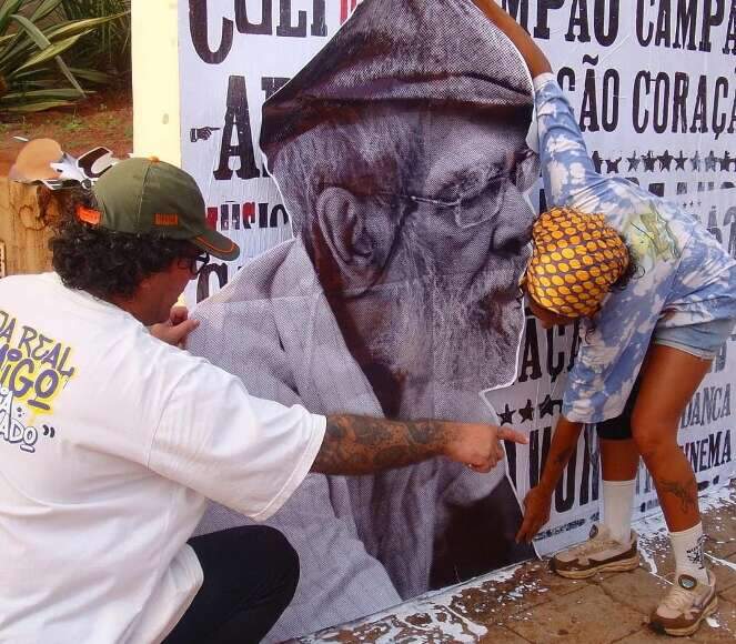 Projeto ensina lambe-lambe de graça a jovens de ONGs em Campo Grande