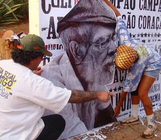 Projeto ensina lambe-lambe de gra&ccedil;a a jovens de ONGs em Campo Grande