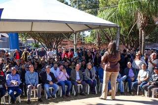 Prefeitura entrega pavimenta&ccedil;&atilde;o no Jardim Itatiaia e anuncia novas obras
