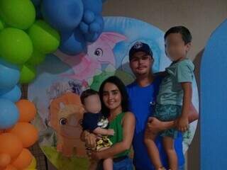 Justi&ccedil;a decide manter preso acusado de matar esposa na frente do filho