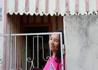Dono quis derrubar casa de madeira, mas a inquilina ama viver nela