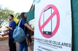 Em 6 meses, proibi&ccedil;&atilde;o de celular em escolas de MS elevou notas e disciplina 