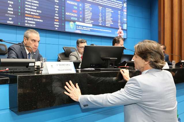 Pedido de vista adia vota&ccedil;&atilde;o de PL que exige elevadores para macas em pr&eacute;dios