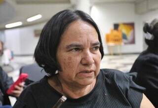 Mulher passa mal ao ver assassinos do marido e do neto na 1&ordf; audi&ecirc;ncia judicial