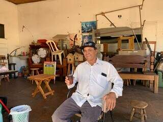 Entre vendas baixas e teimosia, Jos&eacute; resiste h&aacute; 10 anos no mesmo ponto