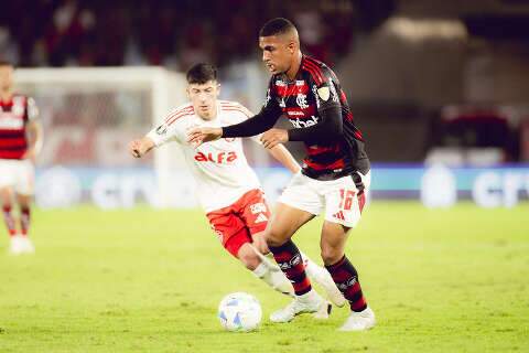 Flamengo vence Inter e larga com vantagem nas oitavas da Libertadores