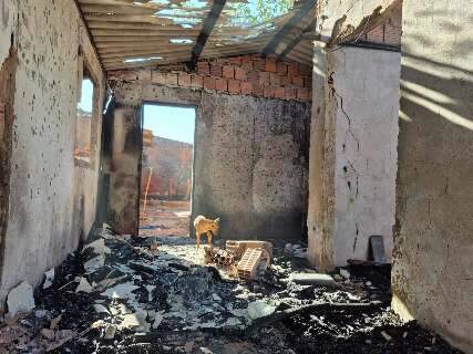 Casa que pegou fogo e matou homem carbonizado era invadida por usu&aacute;rios