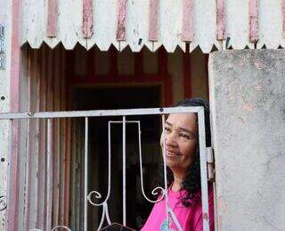 Dono quis derrubar casa de madeira, mas a inquilina ama viver nela