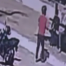 Motociclista executa homem a tiros em ponto de &ocirc;nibus no Centro de Corumb&aacute;