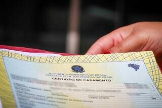 Enquanto s&oacute; um cart&oacute;rio j&aacute; arrecadou R$ 23 milh&otilde;es no ano, taxas pesam no bolso 