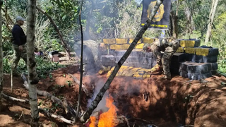 Opera&ccedil;&atilde;o na fronteira destr&oacute;i 7 toneladas de maconha em reserva