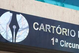 Enquanto s&oacute; um cart&oacute;rio j&aacute; arrecadou R$ 23 milh&otilde;es no ano, taxas pesam no bolso 