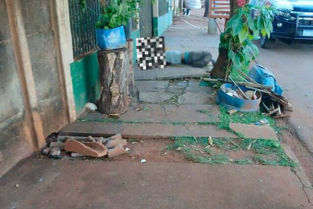 Homem de 38 anos &eacute; morto a tiros enquanto sa&iacute;a para trabalhar